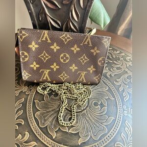 Louis Vuitton Pouch with chain
Authentic